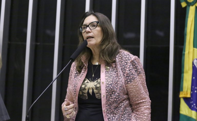 Comissão aprova projeto que permite trocar candidato a vice ou a suplente até a véspera da eleição